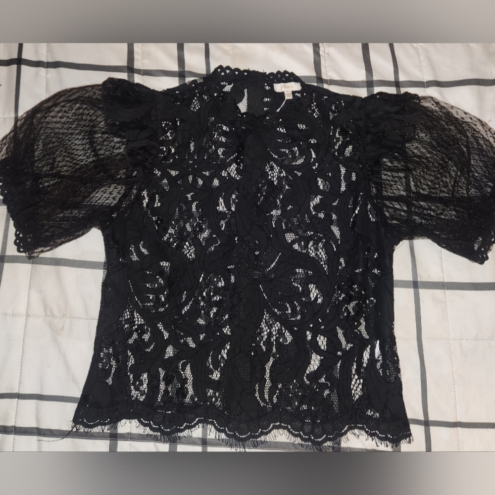 Lace Puffed Sleeve Top with Full Zipper Back Closure - Super Cute 💖